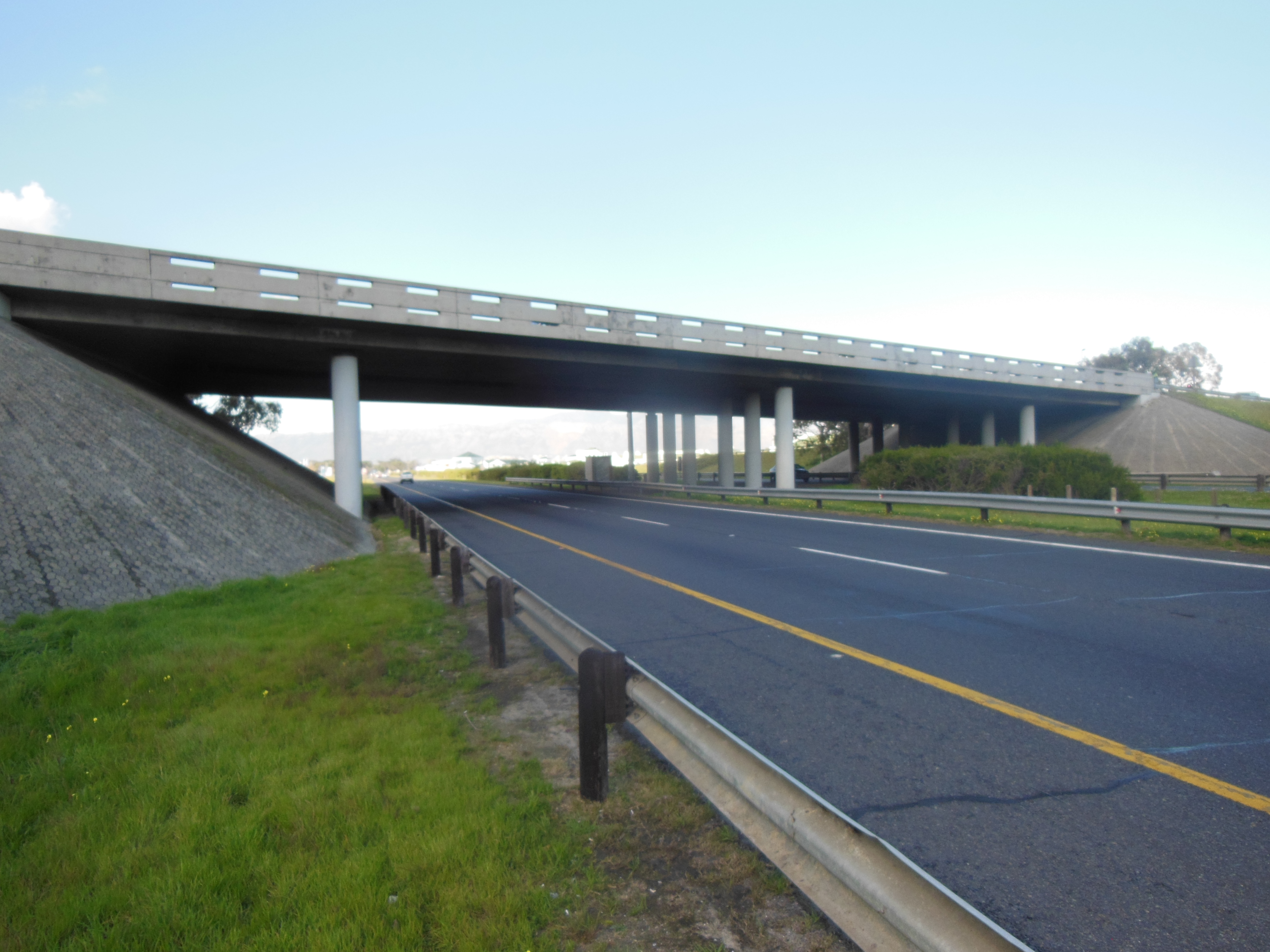 Figure 2 : De Beers /Broadway Boulevard Bridge prior to pedestrian bridge construction